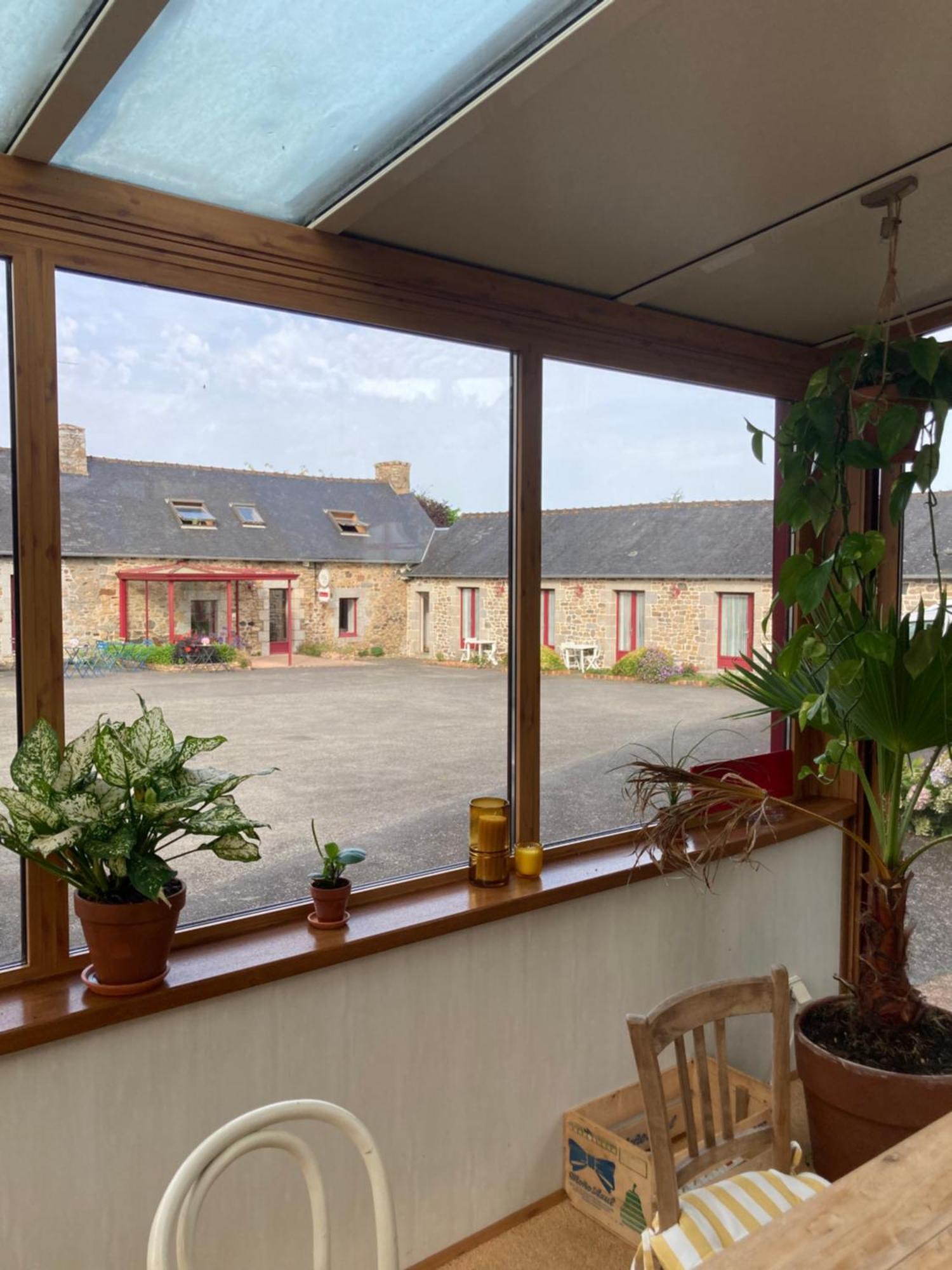 Hotel Les Voisins Beaucemaine Ploufragan Esterno foto