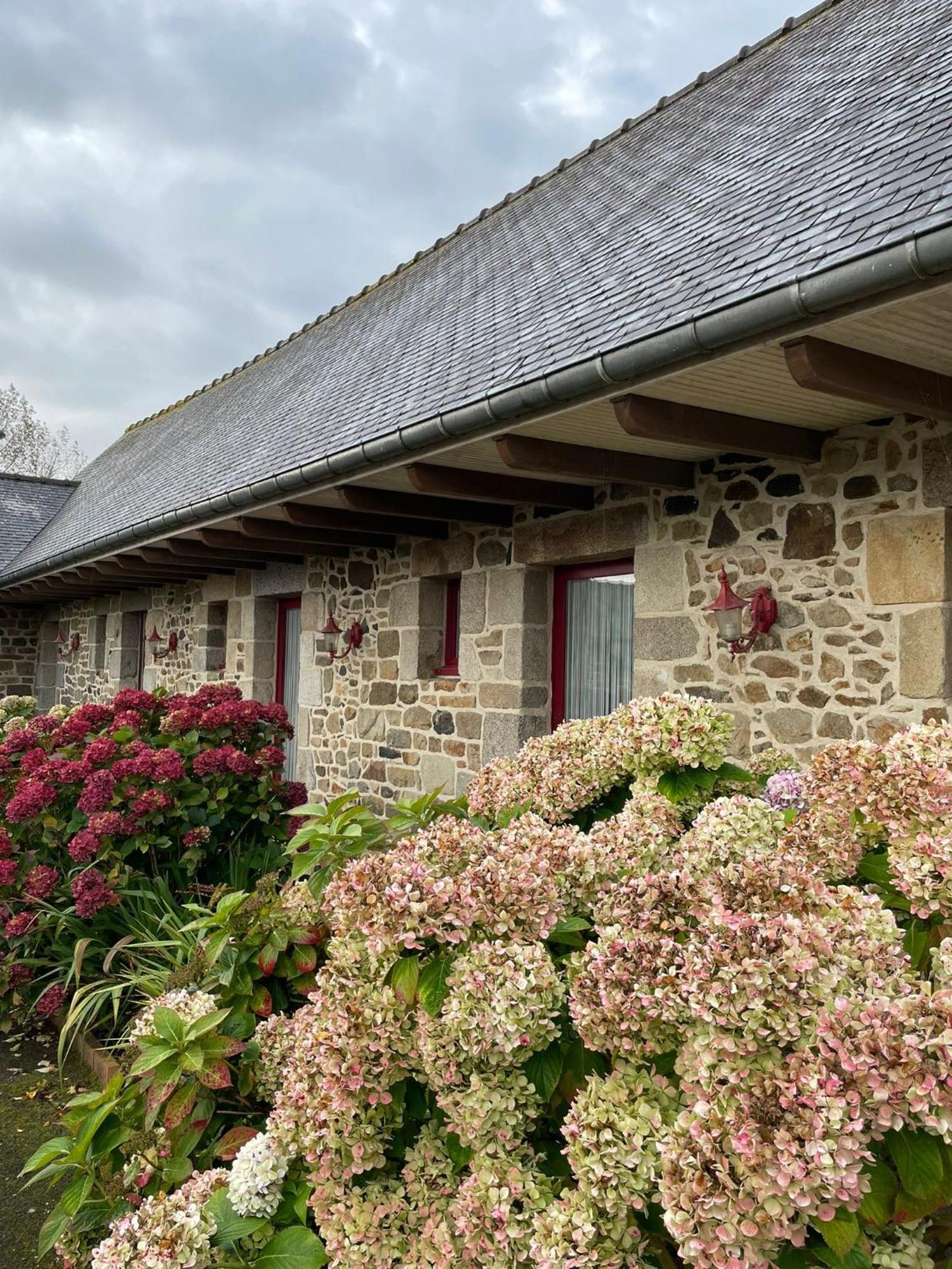 Hotel Les Voisins Beaucemaine Ploufragan Esterno foto