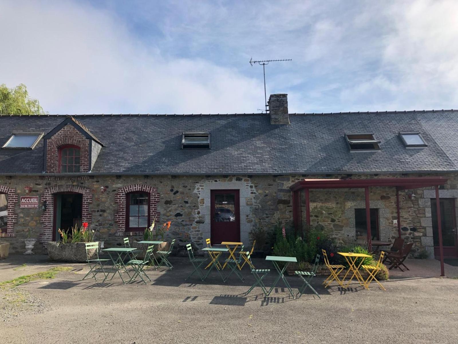 Hotel Les Voisins Beaucemaine Ploufragan Esterno foto