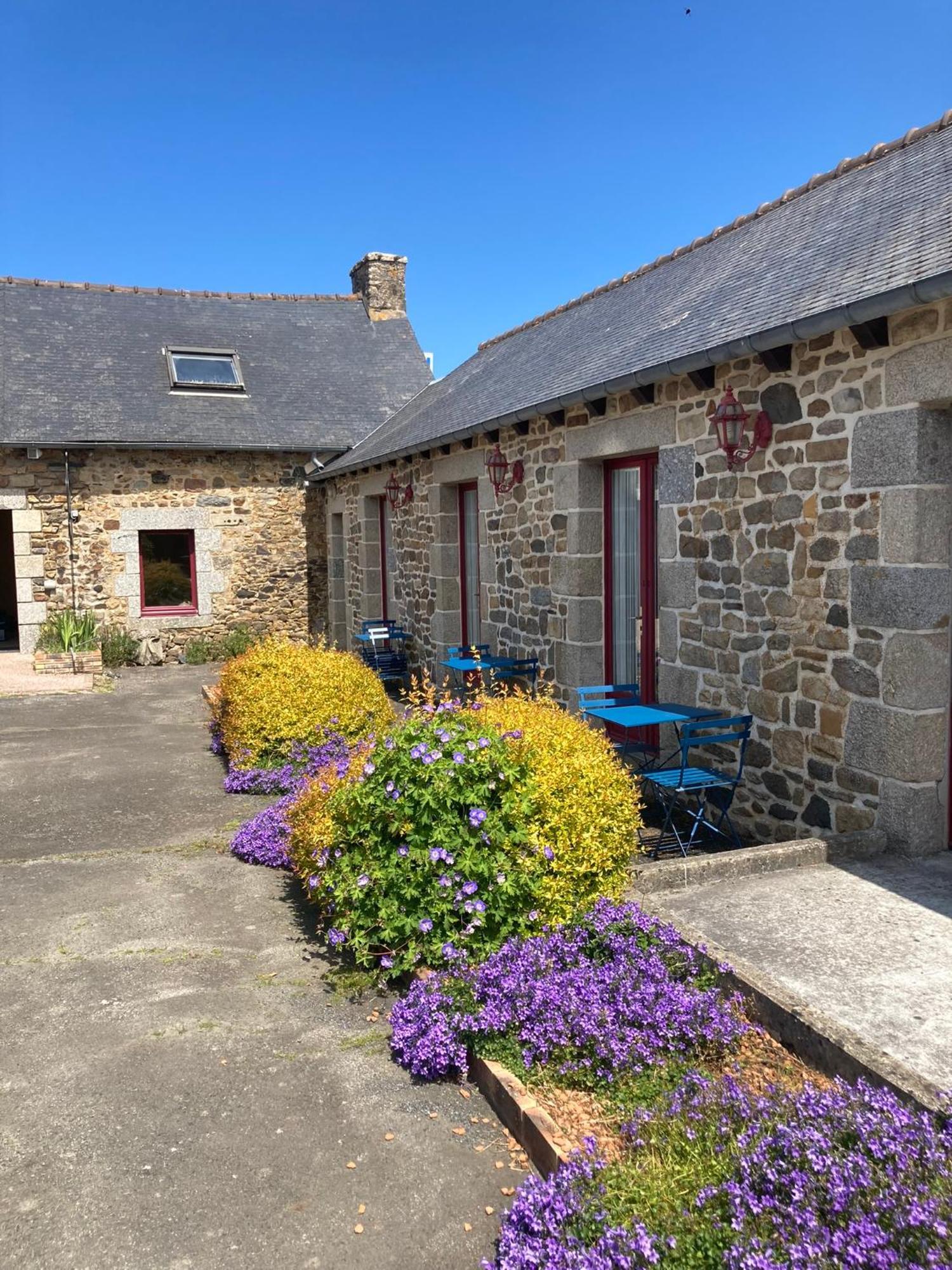Hotel Les Voisins Beaucemaine Ploufragan Esterno foto